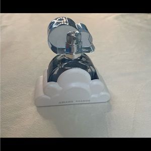 Ariana Grande Cloud Perfume 1